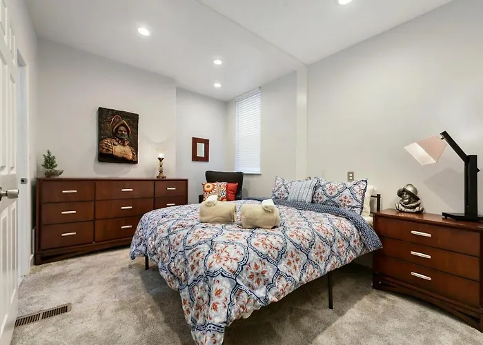 Elegant 6br - Walk To The Riverfront, Casino! Hébergement de vacances *
