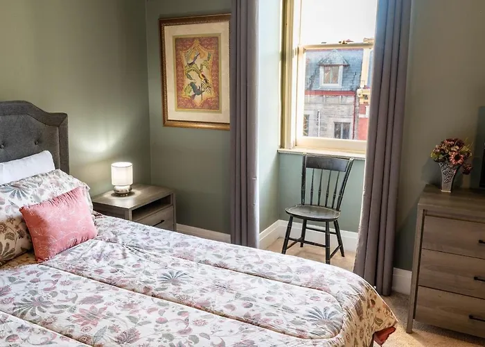 Elegant 6br - Walk To The Riverfront, Casino! Hébergement de vacances *