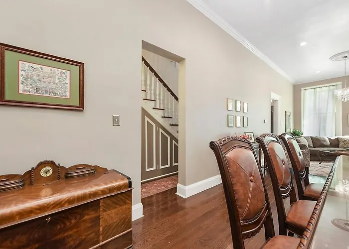 Elegant 6br - Walk To The Riverfront, Casino!
