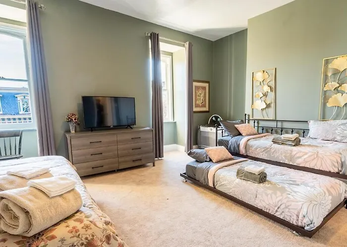 Elegant 6br - Walk To The Riverfront, Casino! Hébergement de vacances *