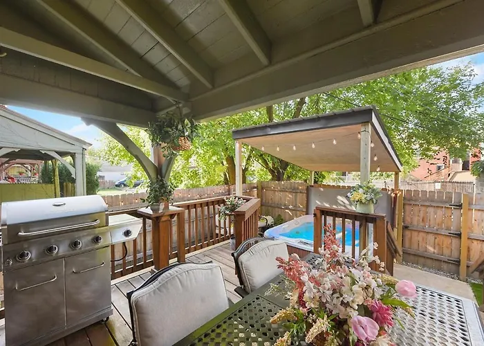 Elegant 6br - Walk To The Riverfront, Casino! Hébergement de vacances *