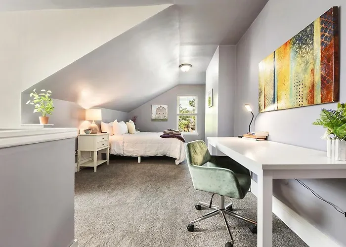 Elegant 6br - Walk To The Riverfront, Casino! *